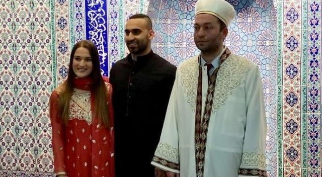 İtalyan asıllı ABD vatandaşı kadın Müslüman oldu İtalyan asıllı ABD vatandaşı kadın Müslüman oldu