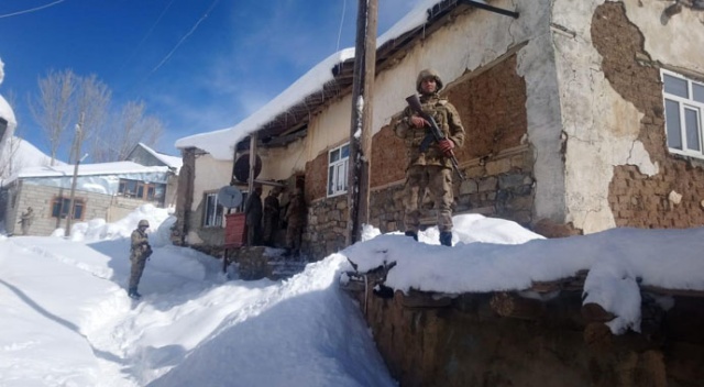 Jandarmadan şafak operasyonu Jandarmadan şafak operasyonu