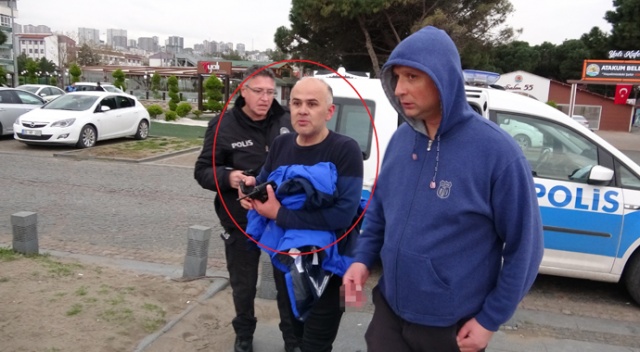 Kahraman polis 1 dakika bile düşünmeden denize atladı Kahraman polis 1 dakika bile düşünmeden denize atladı