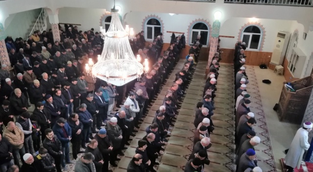 Kahramanmaraş’ta camiler doldu taştı Kahramanmaraş’ta camiler doldu taştı
