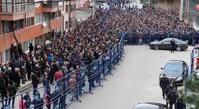 Kura çekimini soğukta saatlerce ekrandan takip ettiler