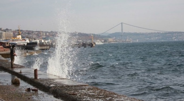 Marmara&#039;da ulaşıma poyraz engeli