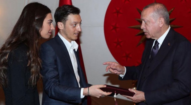 Mesut Özil'den Cumhurbaşkanı Erdoğan'a davet Mesut Özil'den Cumhurbaşkanı Erdoğan'a davet