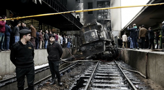 Mısır'daki tren kazasıyla ilgili 6 şüpheliye gözaltı kararı