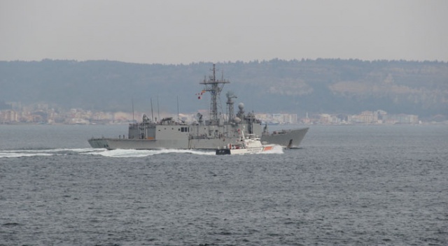NATO’ya bağlı savaş gemileri Çanakkale Boğazı'ndan geçti