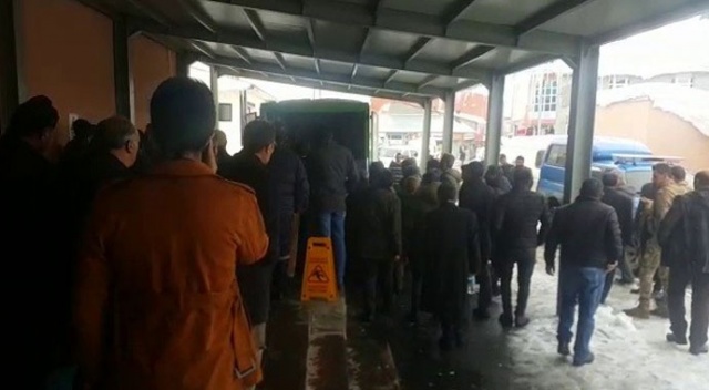 Okula gelmeyen öğretmen öğrencileri tarafından ölü bulundu Okula gelmeyen öğretmen öğrencileri tarafından ölü bulundu
