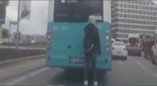 Patenli gencin tehlikeli yolculuğu Patenli gencin tehlikeli yolculuğu