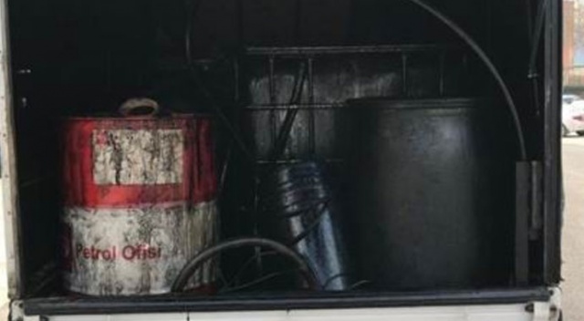 Polis 3 bin litre kaçak, karışımlı akaryakıt ele geçirdi Polis 3 bin litre kaçak, karışımlı akaryakıt ele geçirdi