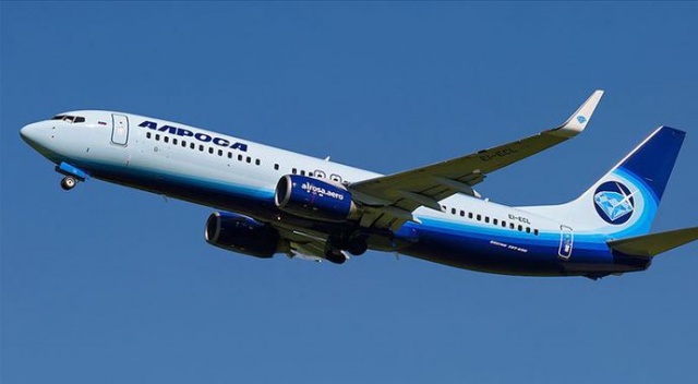 Rusya'da Boeing 737-800 tipi uçak acil iniş yaptı Rusya'da Boeing 737-800 tipi uçak acil iniş yaptı