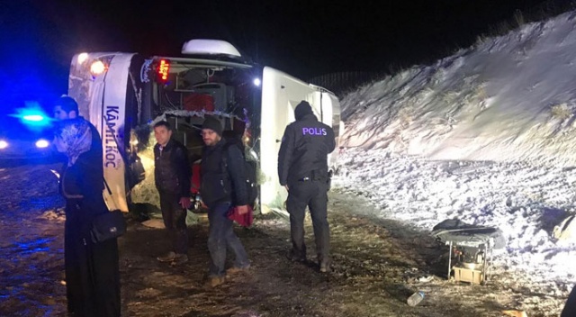 Sivas&#039;ta otobüs devrildi: 3’ü ağır çok sayıda yaralı