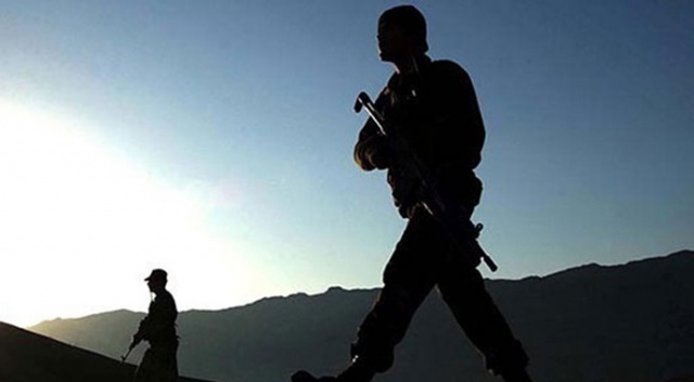 Suriye'de Türk askerlerini taşıyan kirpi devrildi: 9 asker yaralı Suriye'de Türk askerlerini taşıyan kirpi devrildi: 9 asker yaralı