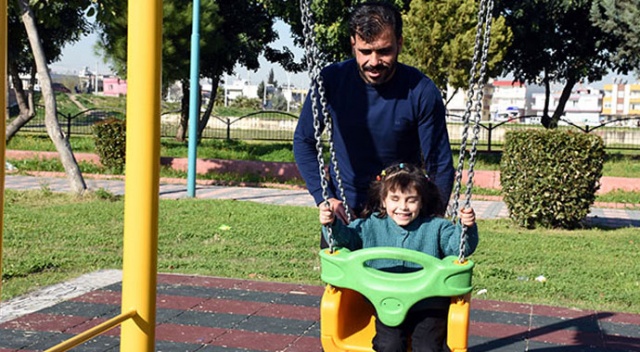Suriye'deki savaşta kör olan küçük Sidra, Türkiye'de sağlığına kavuştu Suriye'deki savaşta kör olan küçük Sidra, Türkiye'de sağlığına kavuştu