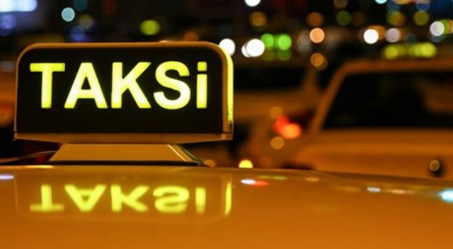 Taksi şoförü önce çarptı sonra bıçakla saldırdı