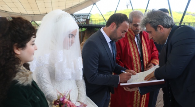 Tarihin sıfır noktasında dünya evine girdiler