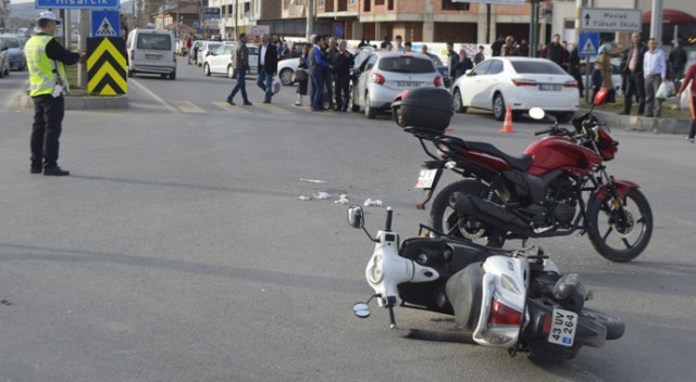 Tavşanlı'da trafik kazası: 2 yaralı Tavşanlı'da trafik kazası: 2 yaralı