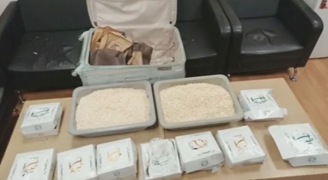 Teslim alınmayan valizden 131 bin 500 uyuşturucu hap çıktı Teslim alınmayan valizden 131 bin 500 uyuşturucu hap çıktı