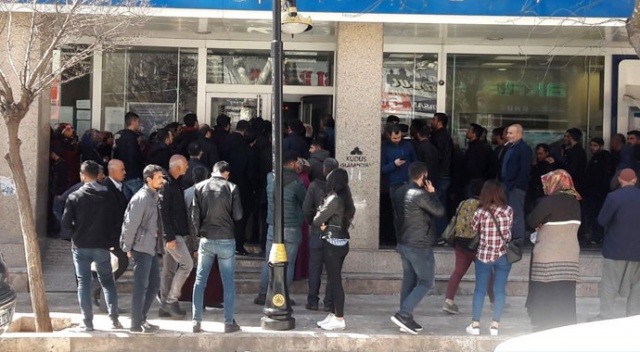 TOKİ Konutlarının ön talebine binlerce başvuru yapıldı TOKİ Konutlarının ön talebine binlerce başvuru yapıldı