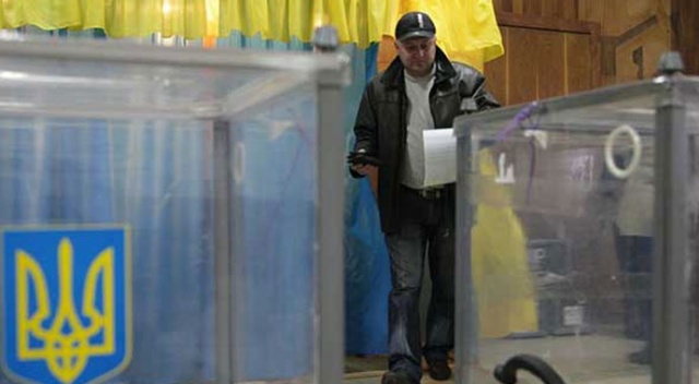 Ukrayna'da halk sandık başına gidiyor Ukrayna'da halk sandık başına gidiyor