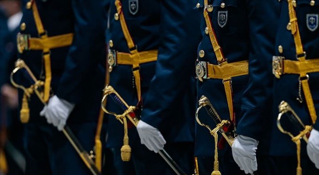 Üsteğmen ve yüzbaşı rütbeleri için kıta hizmeti 6 yıla çıkarıldı Üsteğmen ve yüzbaşı rütbeleri için kıta hizmeti 6 yıla çıkarıldı