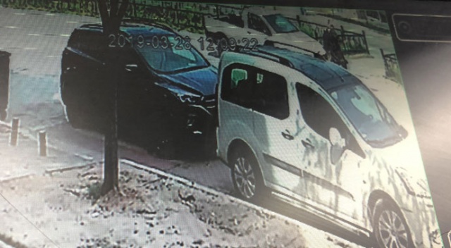 Yaya geçidindeki kadına araç çarptı Yaya geçidindeki kadına araç çarptı