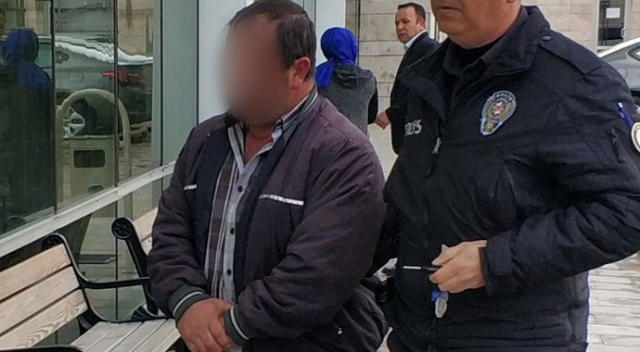 Yere düşen 100 lirayı alıp cebine koyunca gözaltına alındı Yere düşen 100 lirayı alıp cebine koyunca gözaltına alındı