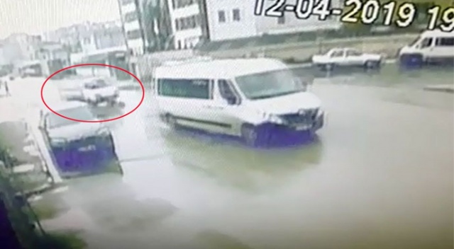 30 yıllık eşini kamyonetiyle ezdi, ardından kaçtı 30 yıllık eşini kamyonetiyle ezdi, ardından kaçtı