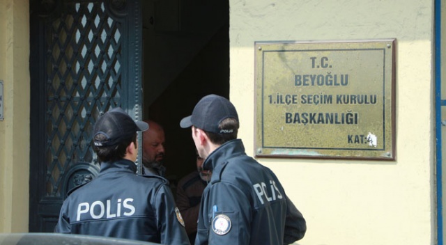 AK Parti Beyoğlu İlçe Teşkilatı'ndan 13 sandığa itiraz AK Parti Beyoğlu İlçe Teşkilatı'ndan 13 sandığa itiraz