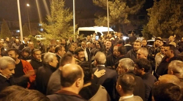 AK Parti, Sungurlu'da geçersiz oylara itiraz etti AK Parti, Sungurlu'da geçersiz oylara itiraz etti