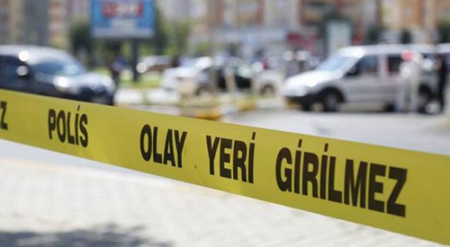 Aksaray'da otomobil yayalara çarptı: 1 ölü, 3 yaralı Aksaray'da otomobil yayalara çarptı: 1 ölü, 3 yaralı