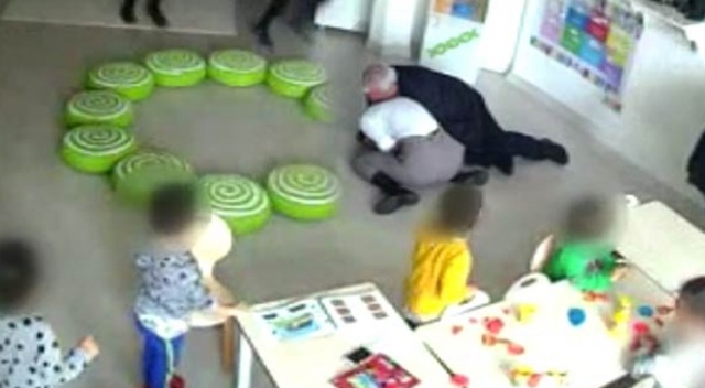 Anaokulunda çocukların gözü önünde dehşet... Anaokulunda çocukların gözü önünde dehşet...