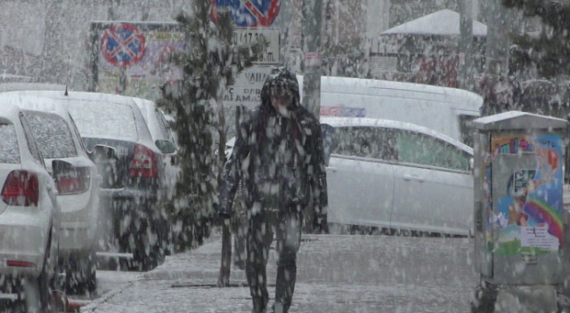 Ardahan&#039;a lapa lapa kar yağıyor