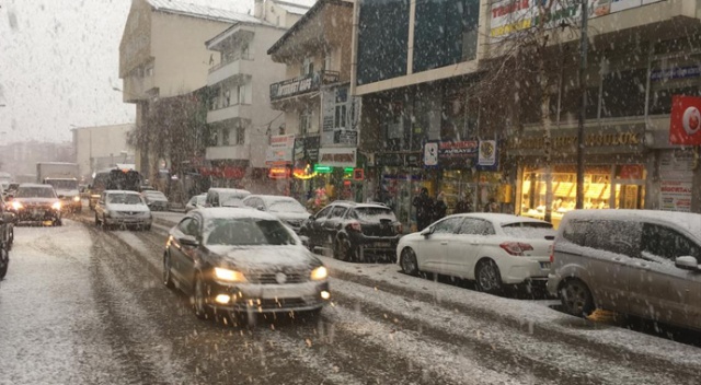 Ardahan&#039;da nisanda kar yağdı