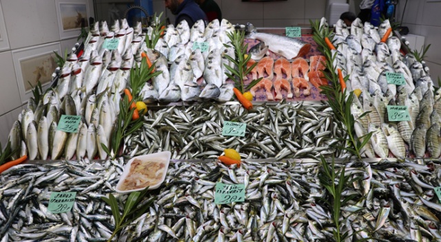 Av yasağına sayılı günler kala balık fiyatları arttı Av yasağına sayılı günler kala balık fiyatları arttı