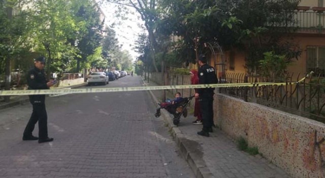 Avcılar'da giriş katta duvarı çöken bina, boşaltıldı Avcılar'da giriş katta duvarı çöken bina, boşaltıldı