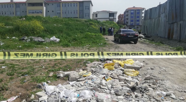 Avcılar&#039;da, madde bağımlısı boş arazide kendi yüzünü yaktı