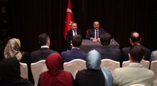 Bakan Çavuşoğlu, Hollanda temaslarını sürdürüyor