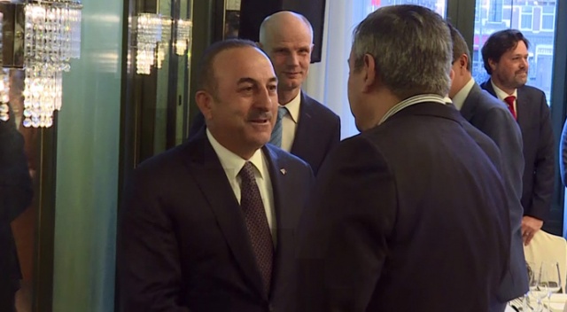Bakan Çavuşoğlu, Hollandalı mevkidaşı ile bir araya geldi