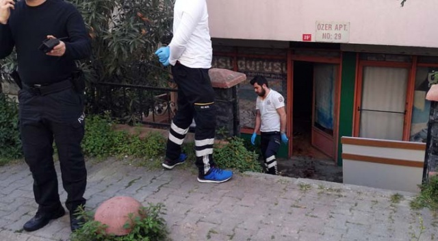 Bakırköy’de bir esnaf boğazından bıçaklanarak öldürüldü