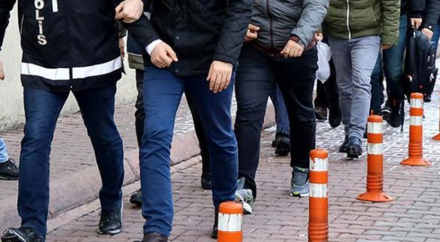 Balıkesir'de sağlık çalışanlarına operasyon 17 kişi gözaltına alındı Balıkesir'de sağlık çalışanlarına operasyon 17 kişi gözaltına alındı