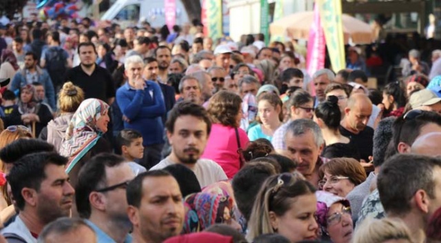 Bu kuyruğun başı var, sonu yok