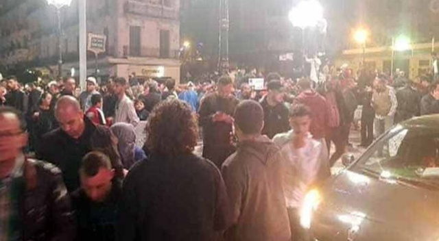 Cezayirliler Buteflika’nın istifasını kutluyor