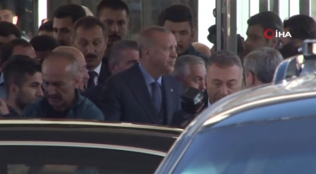 Cumhurbaşkanı Erdoğan, Eyüpsultan Belediyesini ziyaret etti Cumhurbaşkanı Erdoğan, Eyüpsultan Belediyesini ziyaret etti