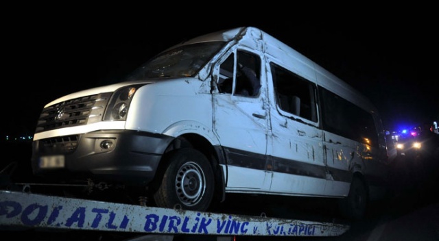 Dağcıları taşıyan minibüs devrildi: 4 yaralı Dağcıları taşıyan minibüs devrildi: 4 yaralı