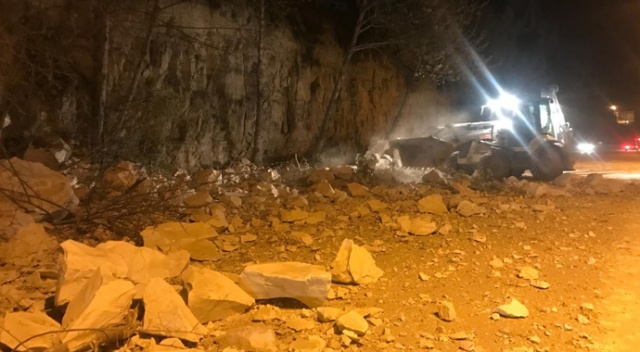 Dağdan kopan dev kaya faciaya neden oluyordu