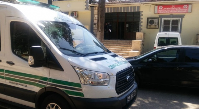 Devrilen tırın şoförü hayatını kaybetti