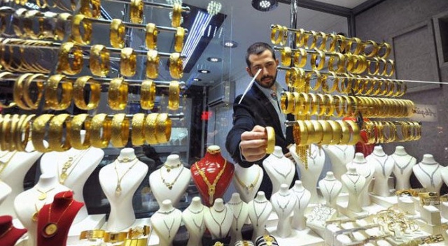 Düğünlerin yeni takısı çeyrek gram altın oldu Düğünlerin yeni takısı çeyrek gram altın oldu