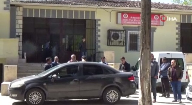 Ekmek almaya giden küçük kıza otomobil çarptı