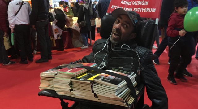 Engel tanımadı tek parmağıyla 17 kitap yazdı