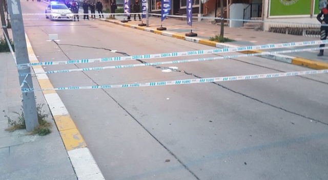 Esenyurt'ta caddede çatlaklar oluştu, 34 bina boşaltıldı! Esenyurt'ta caddede çatlaklar oluştu, 34 bina boşaltıldı!