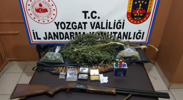 Evinde uyuşturucu bulunan şüpheli tutuklandı Evinde uyuşturucu bulunan şüpheli tutuklandı